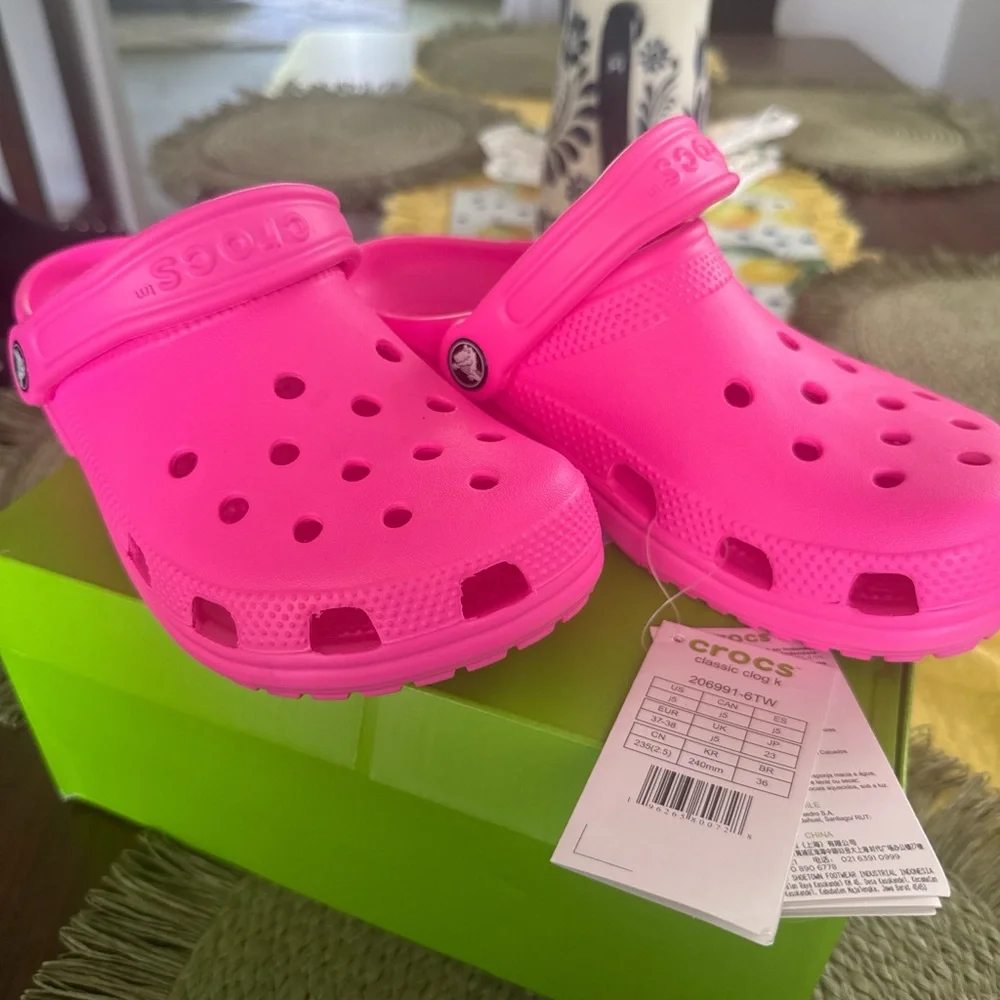 CROCS Kids Classic Clog in Hot Pink